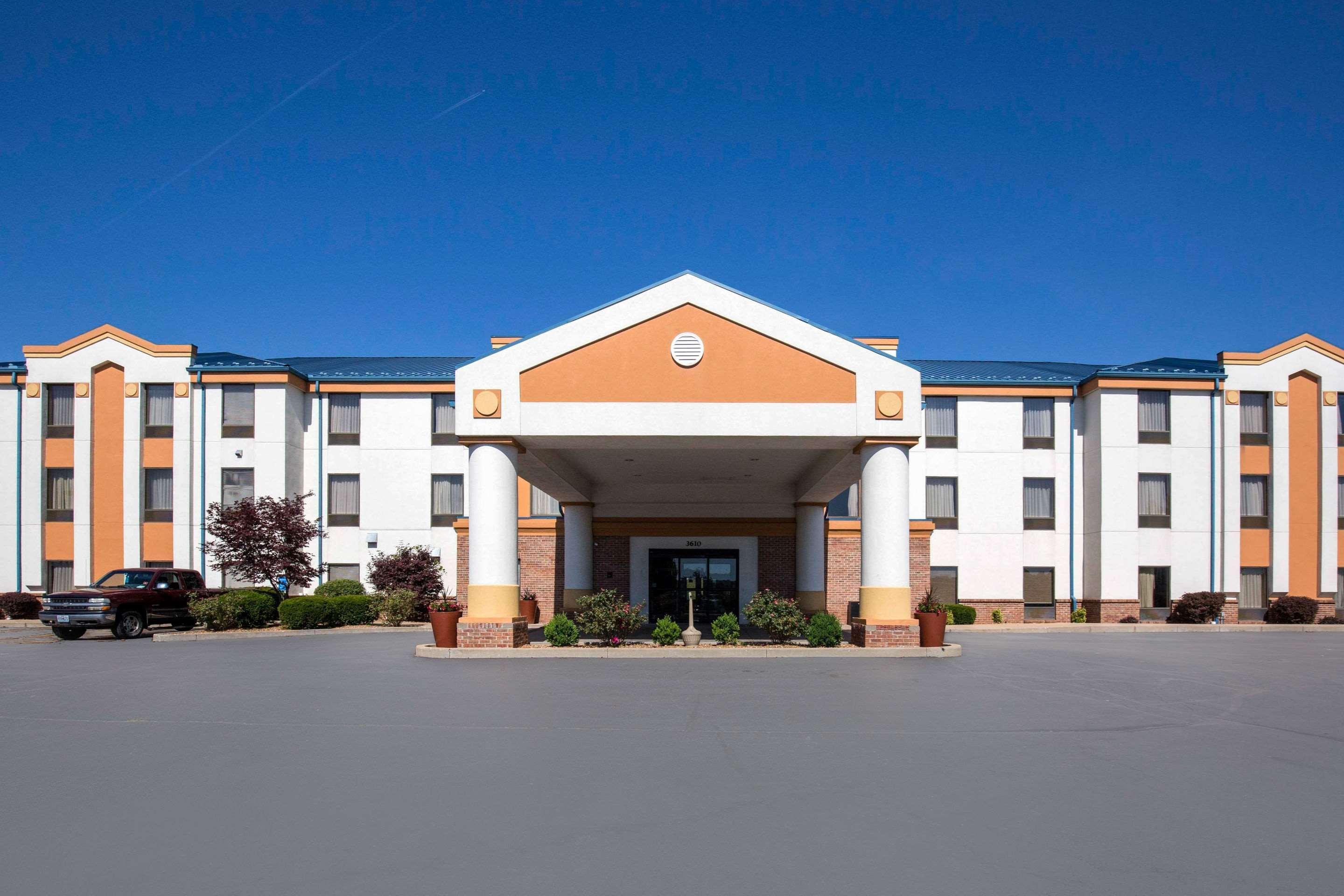 Quality & - St Louis Hotel