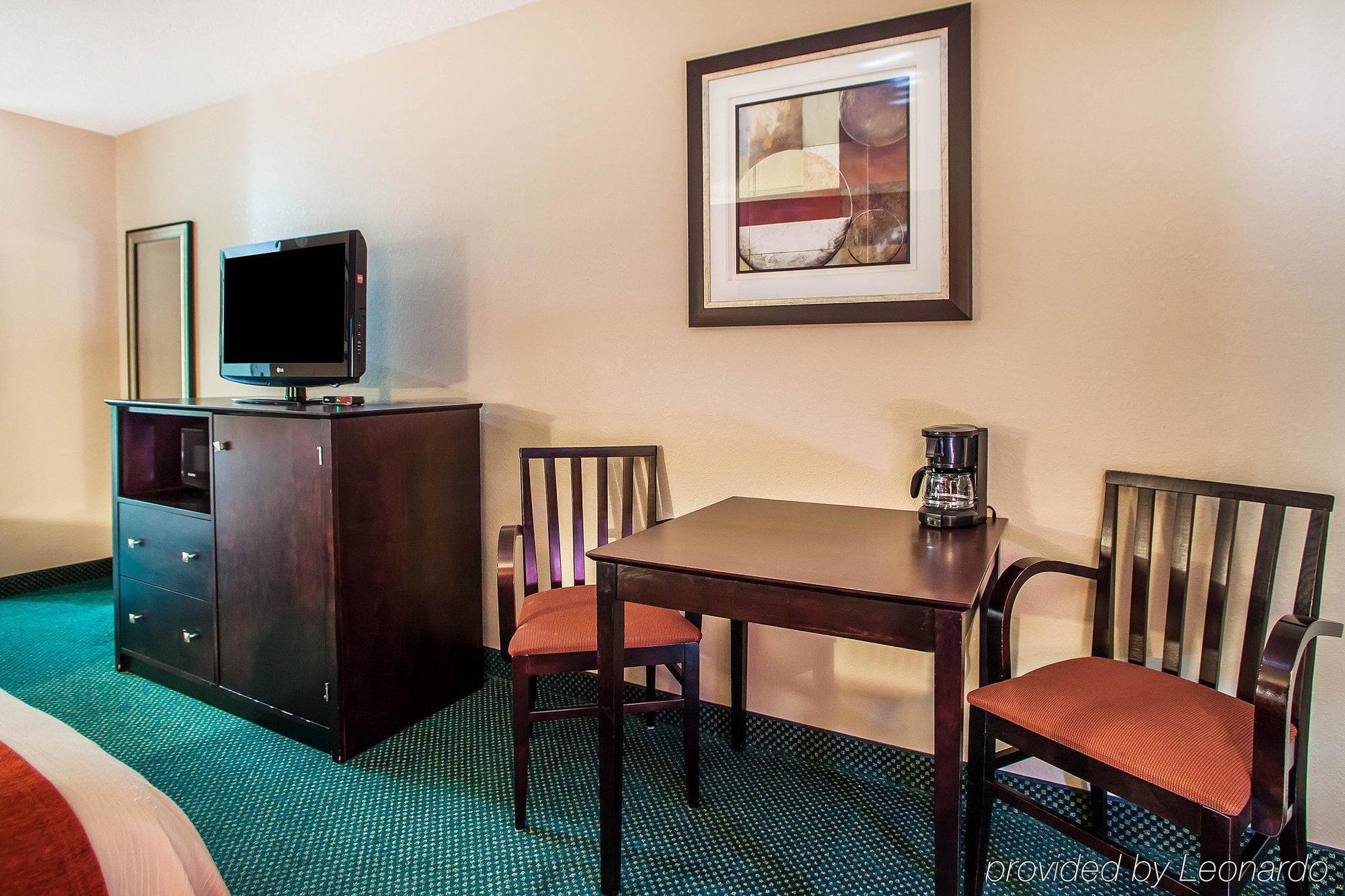 Quality & - St Louis Hotel